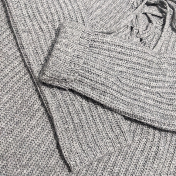 HOLT RENFREW Wool/Cashmere Sweater - Picture 6 of 11
